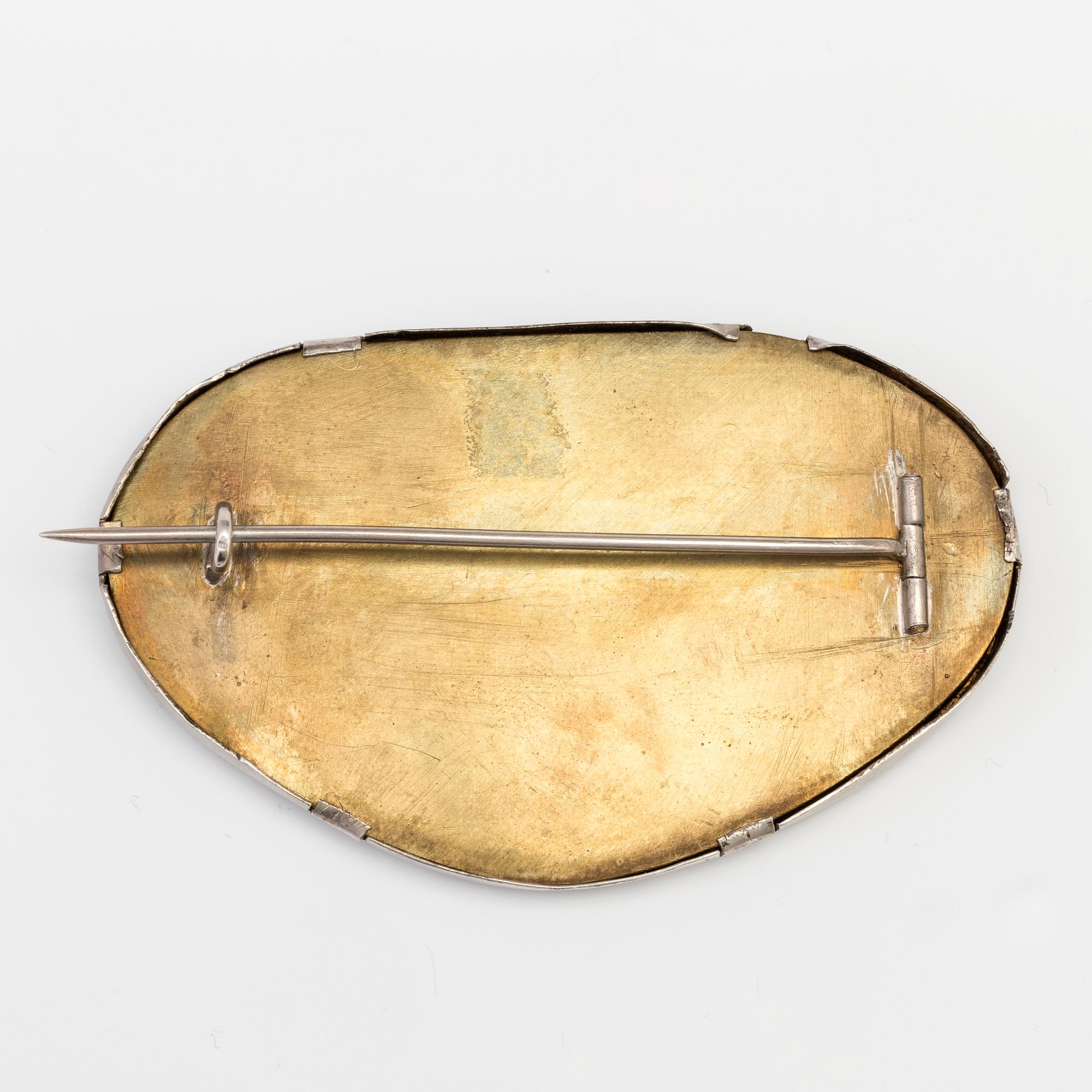 A BROOCH set with moss agate.