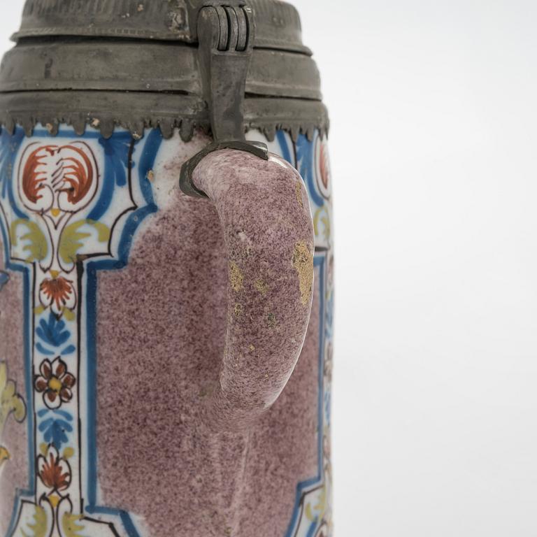 Dryckeskanna, fajans, Mellaneuropa, 1700-tal.