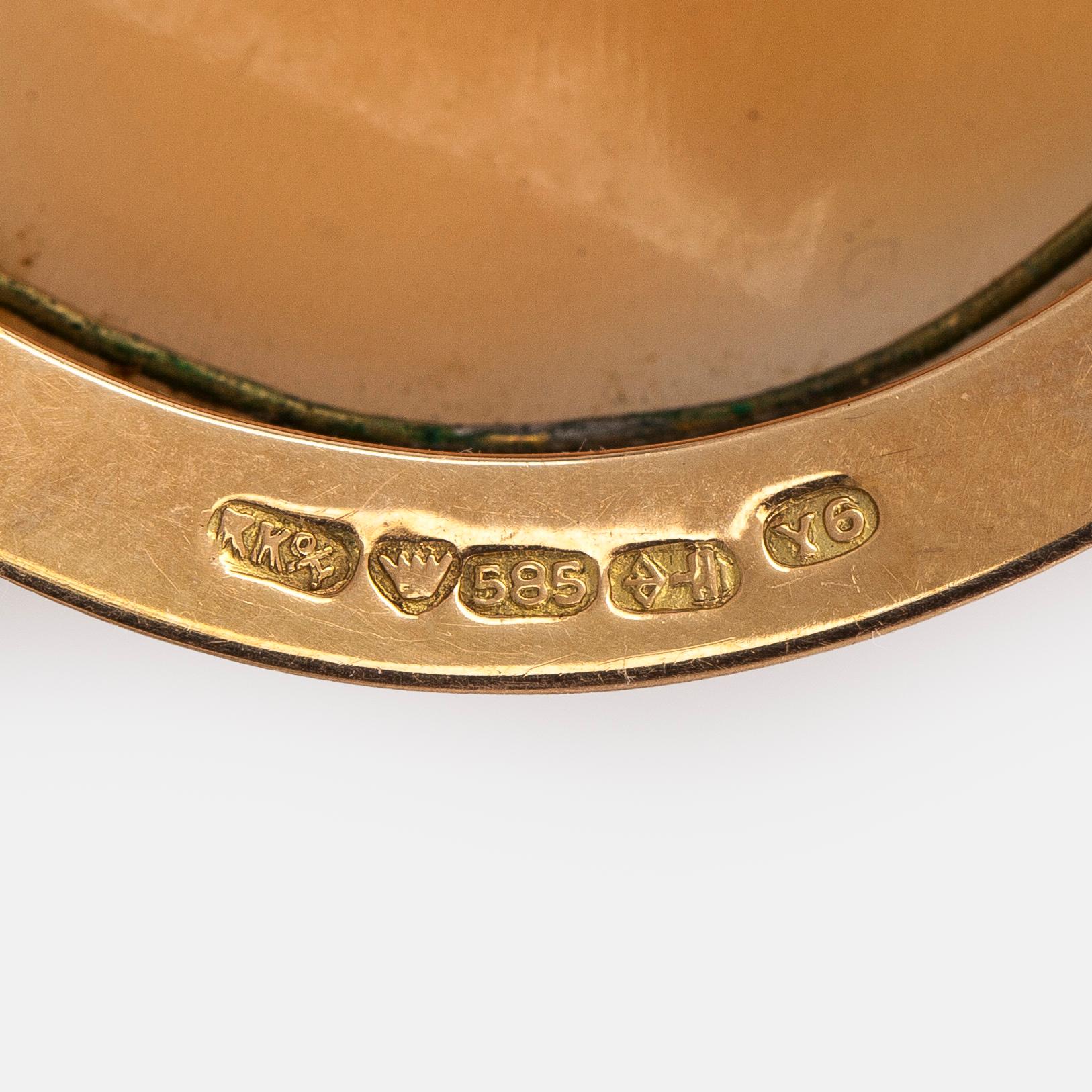 Rintakoru / riipus, kamee, 14K kultaa, Suomi 1952.
