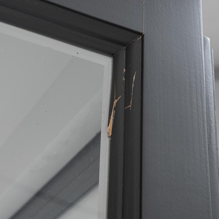 Vitrinskåp, "V2 ", Lindebjerg Design, samtida tillverkning.