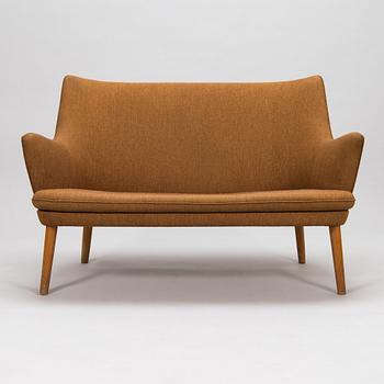 Hans J Wegner, a 1950's sofa for  för AP-Stolen Denmark.