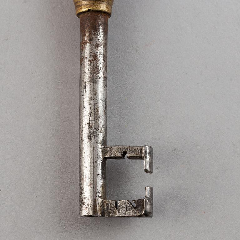 NYCKLAR, 5 st, mässing och järn, 1600-tal.