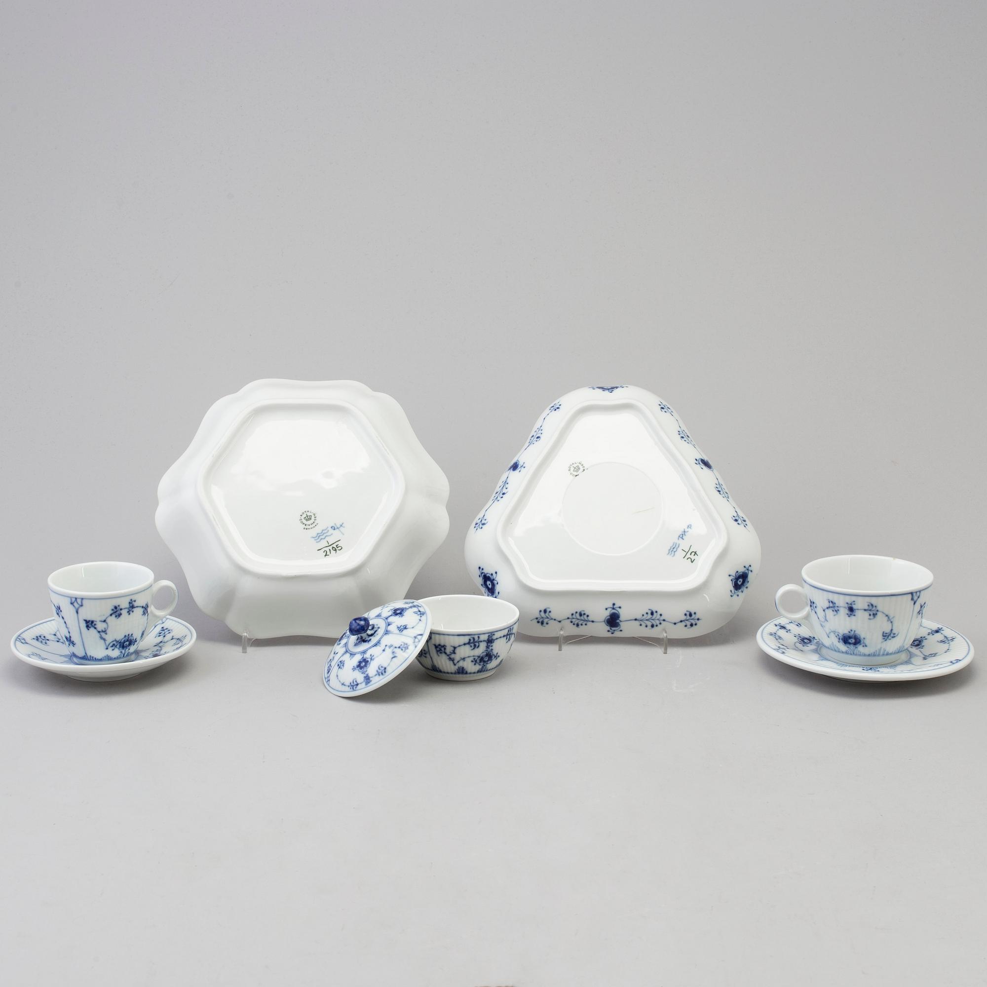 ROYAL COPENHAGEN, te- och kaffeservis, 26 delar, porslin, "Musselmalet Riflet", Danmark.