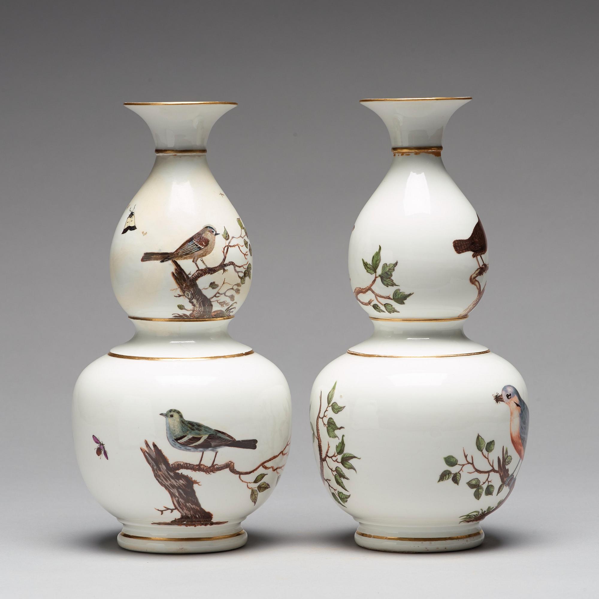 A pair of vases, 19th Century.