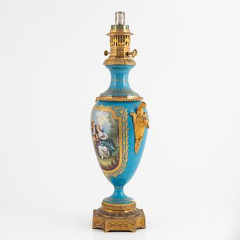 Fotogenlampa, 1800-talets andra hälft,  Louis XVI-stil.