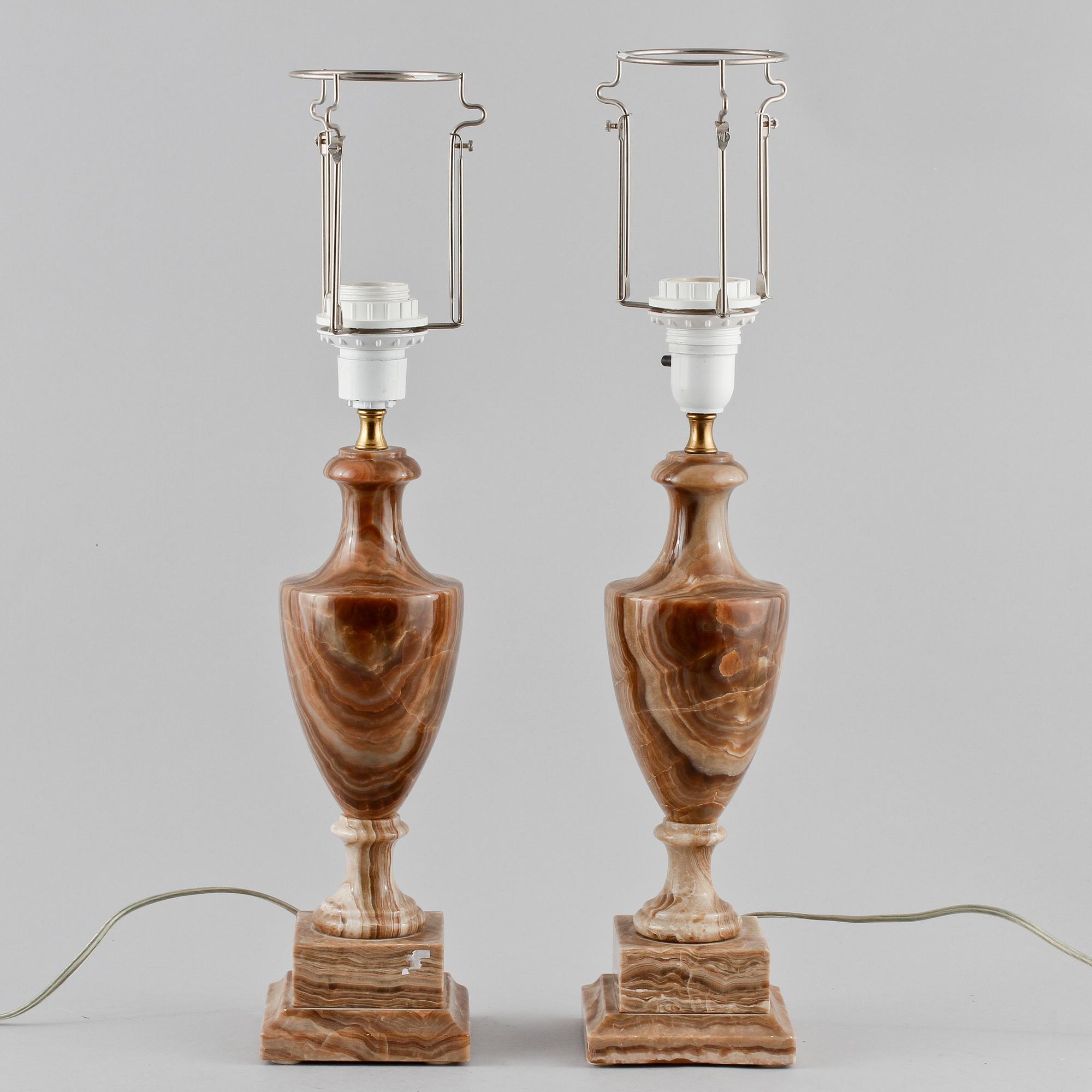 BORDSLAMPOR, ett par, alabaster, Italien, 1950/1960-tal.