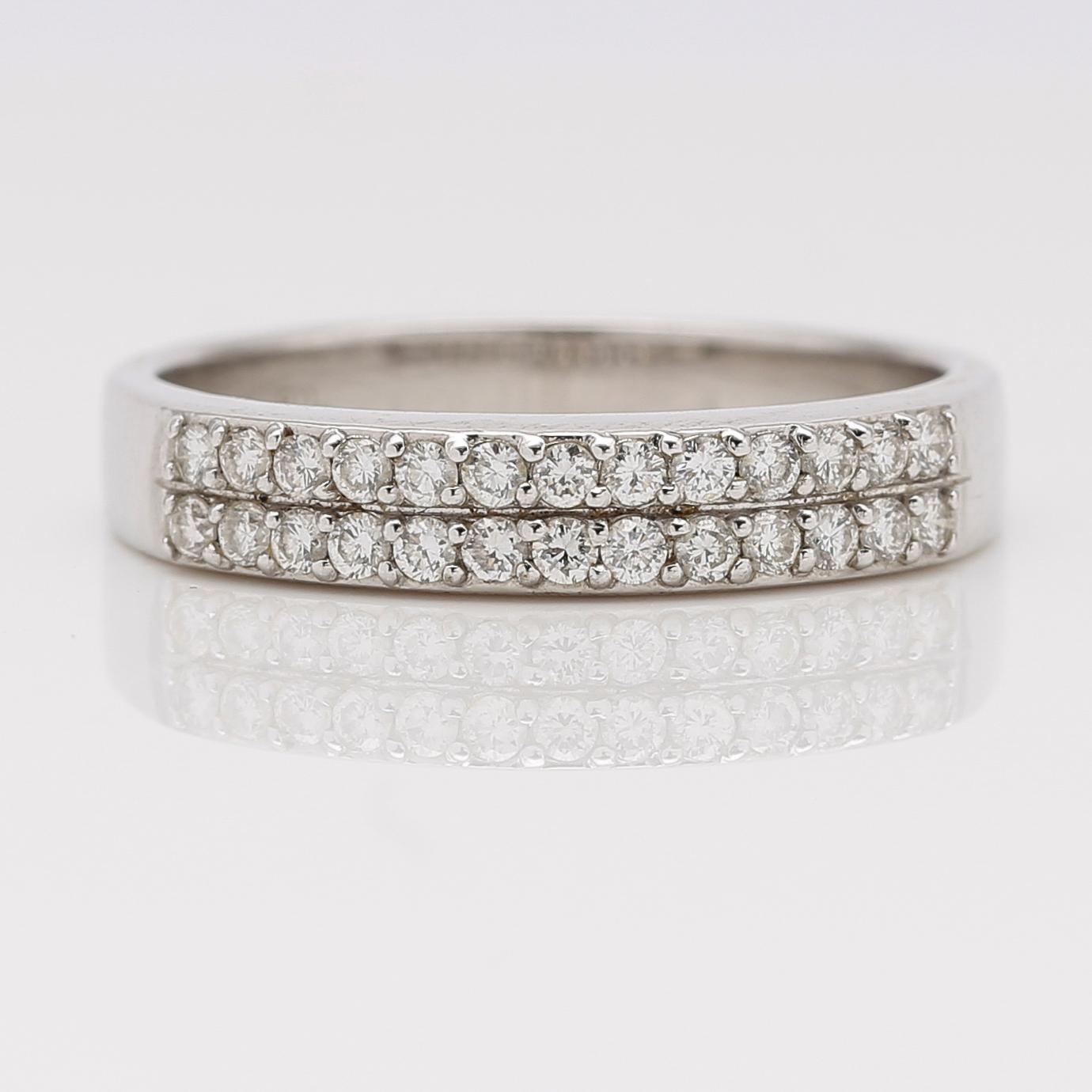 RING, 14K vitguld och diamanter.