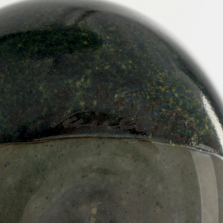 Oiva Toikka, Two glass birds, signed O. Toikka Nuutajärvi.