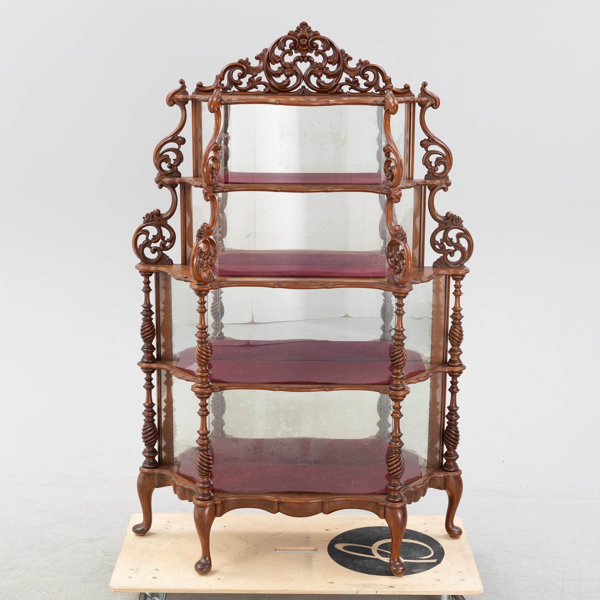 A walnut etagere shelf, late 19th Century. - Bukowskis