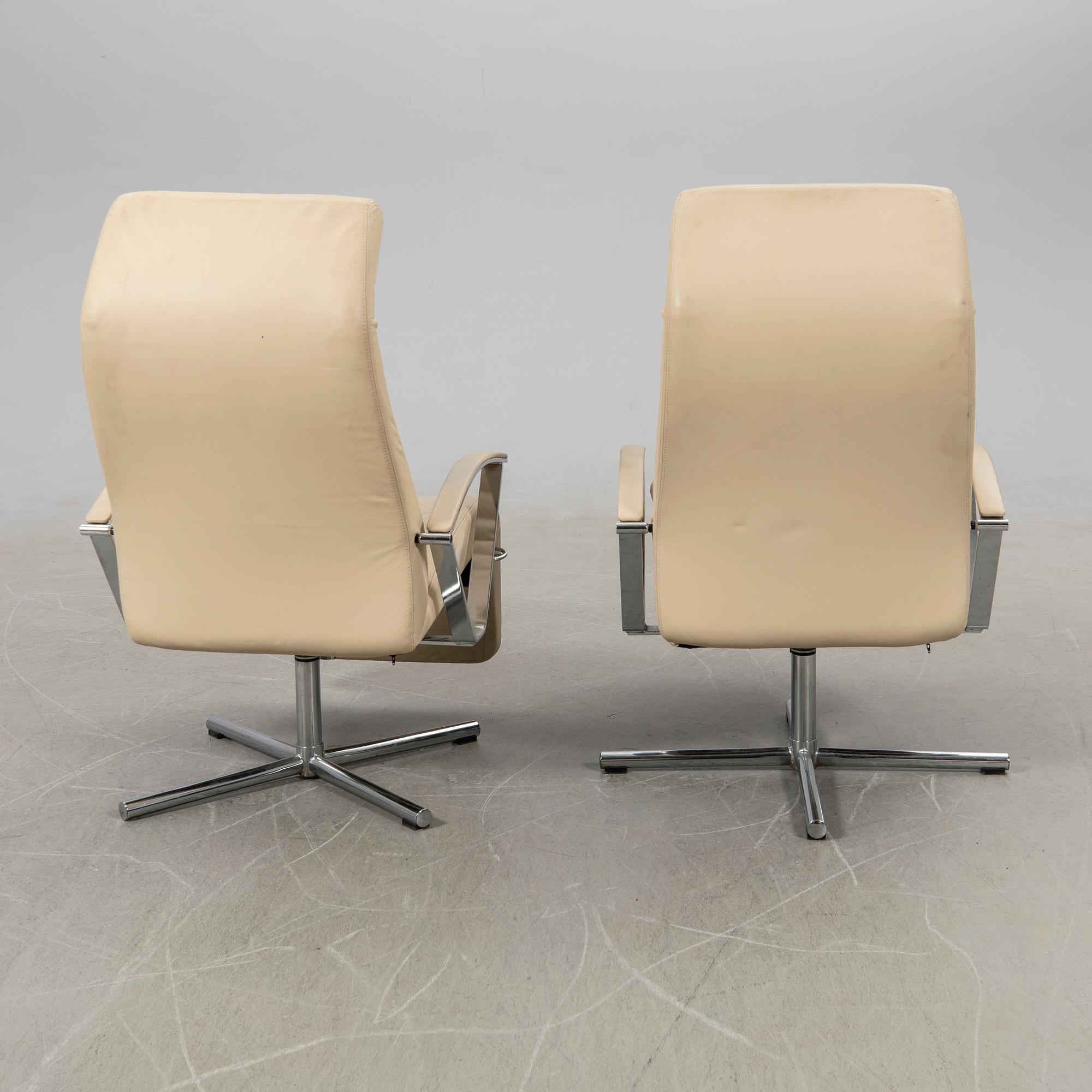 Loungestolar, ett par, 1900-talets slut.