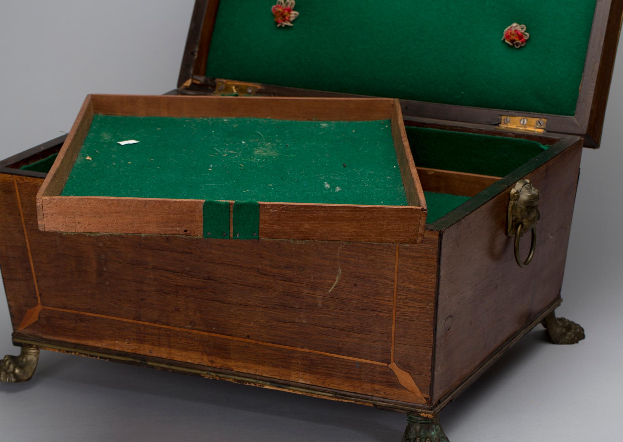 SCHATULL, England, 1800-tal.