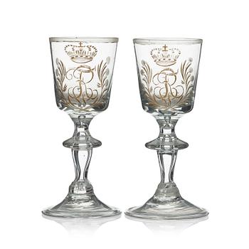 259. A pair av engraved Swedish wine goblets, 18th Century.