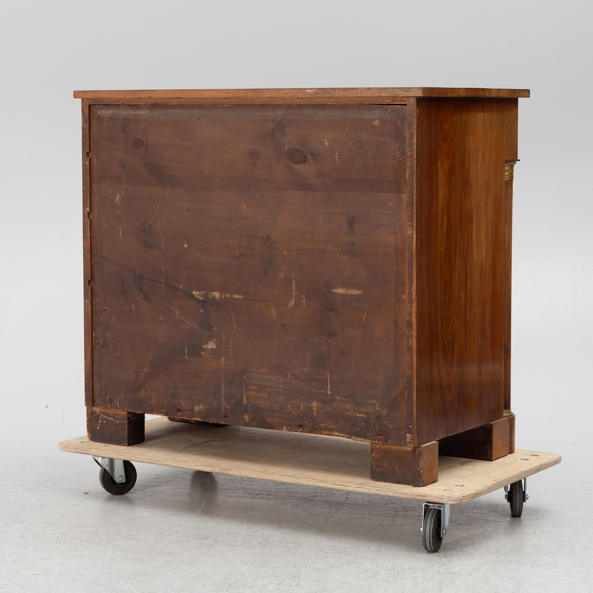 Byrå, 1800-talets första hälft. Empire.