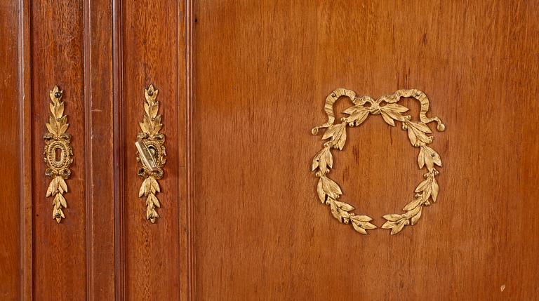 SKÅP, empirestil, 1900-talets början.