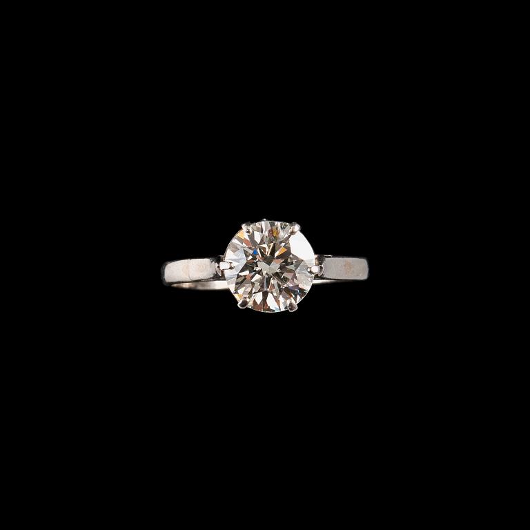 A RING, brilliant cut diamond c. 1.45 ct. ~ H/vs. Platinum. Size 16-, weight 2,9 g.
