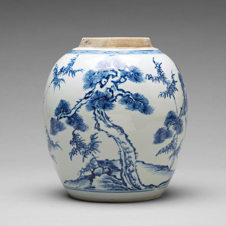 KRUKA, porslin. Qingdynastin, omkring 1700.