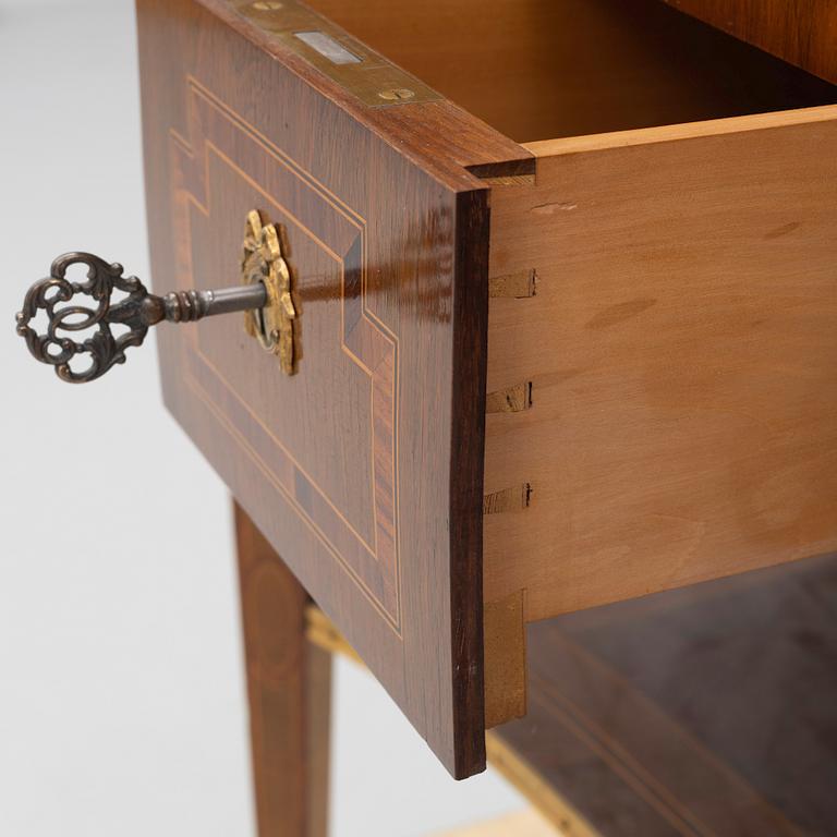 Sekretär, gustaviansk stil, 1900-talet första hälft.