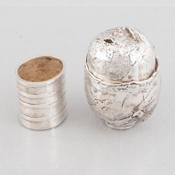 Lars Arby, två bägare/vaser, sterling silver varav en med lock, Göteborg 1975-1976.