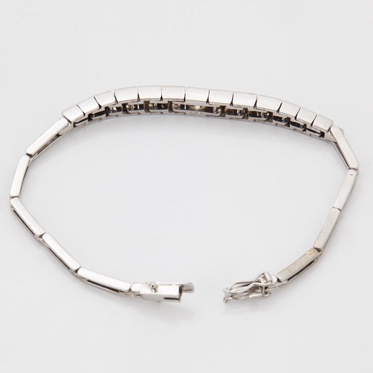 Armband 18K vitguld med runda briljantslipade diamanter.