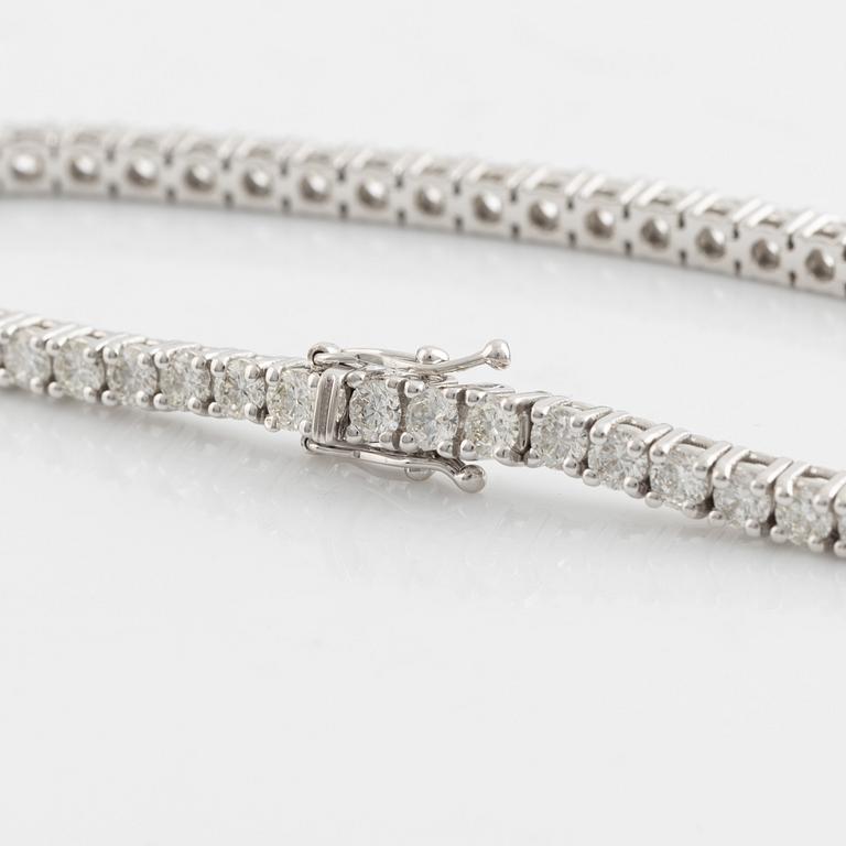 Tennisarmband med briljantslipade diamanter.