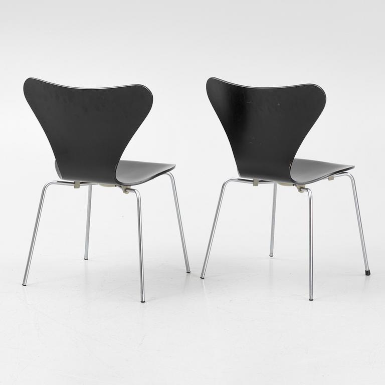 Arne Jacobsen, a set of six model 'Seven' chairs, Fritz Hansen, Denmark.