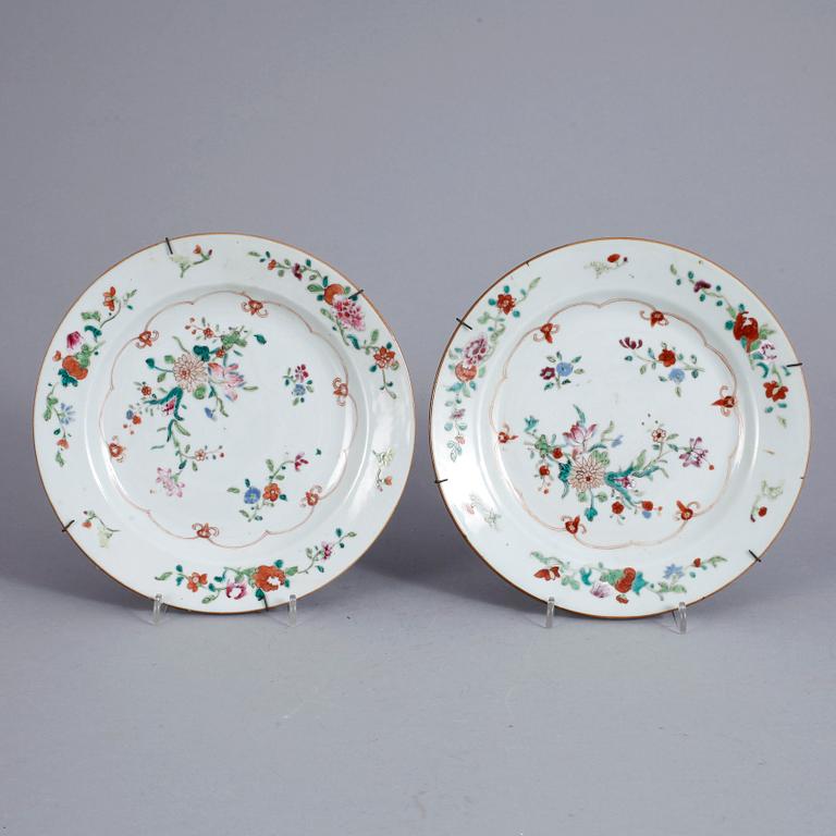 TALLRIKAR, ett par, porslin, Qianlong, Kina 1700-tal.