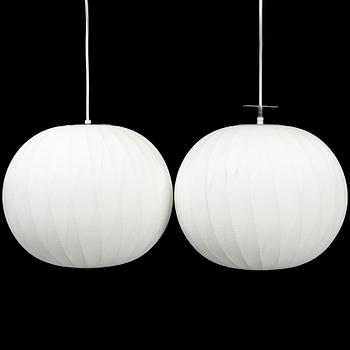 Two HAY Nelson Bubble lamps "Ball", design George Nelson, Modernica, Los Angeles, 2014.