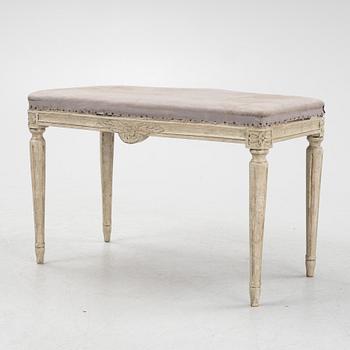 Bänk, gustaviansk stil, 1900-talets första hälft.