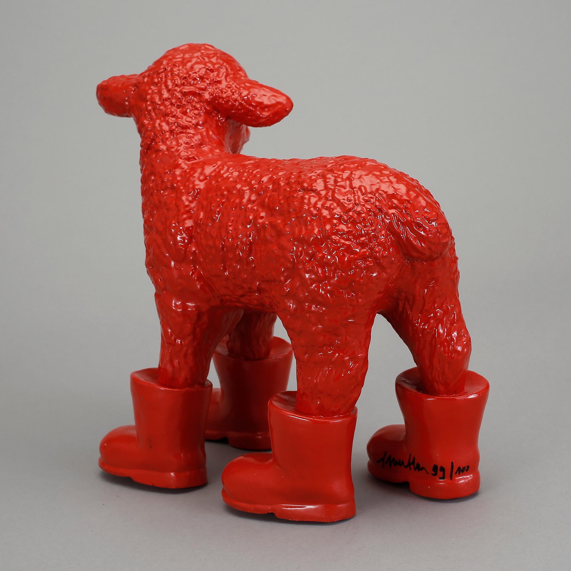 WILLIAM SWEETLOVE, skulptur, plast/konstmaterial "Cloned lamb with boots", signerad och numrerad 99/100.
