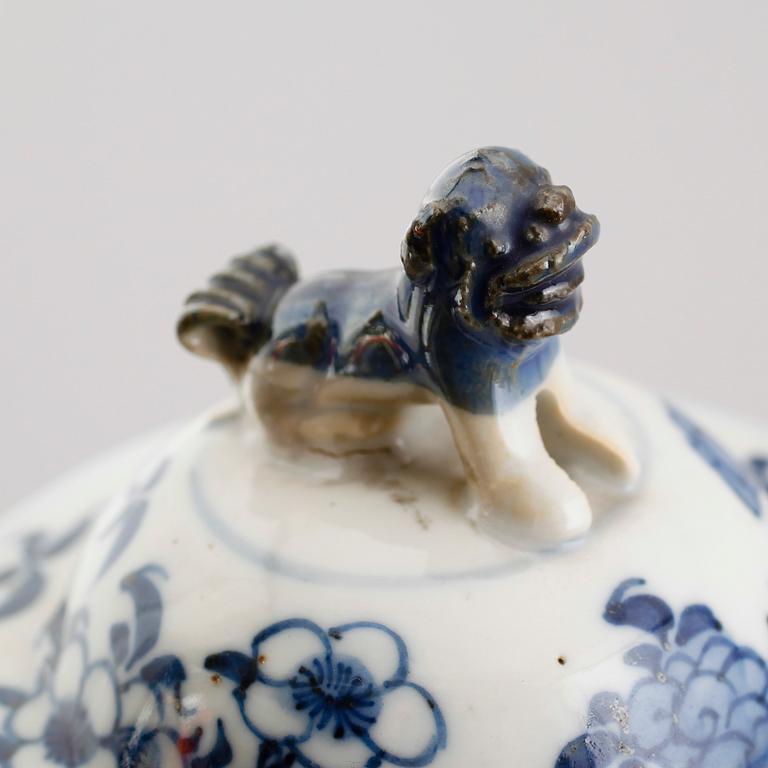 LOCKURNA, porslin, Kina, troligen 1800-tal.