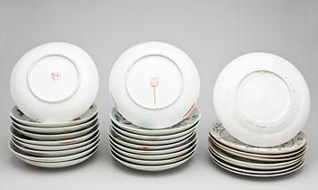 TALLRIKAR, 8+18 delar, porslin, 1800/1900-tal.