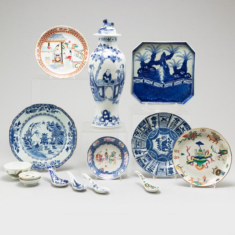 14 porcelain objects, Qing dynasty, China and Japan.