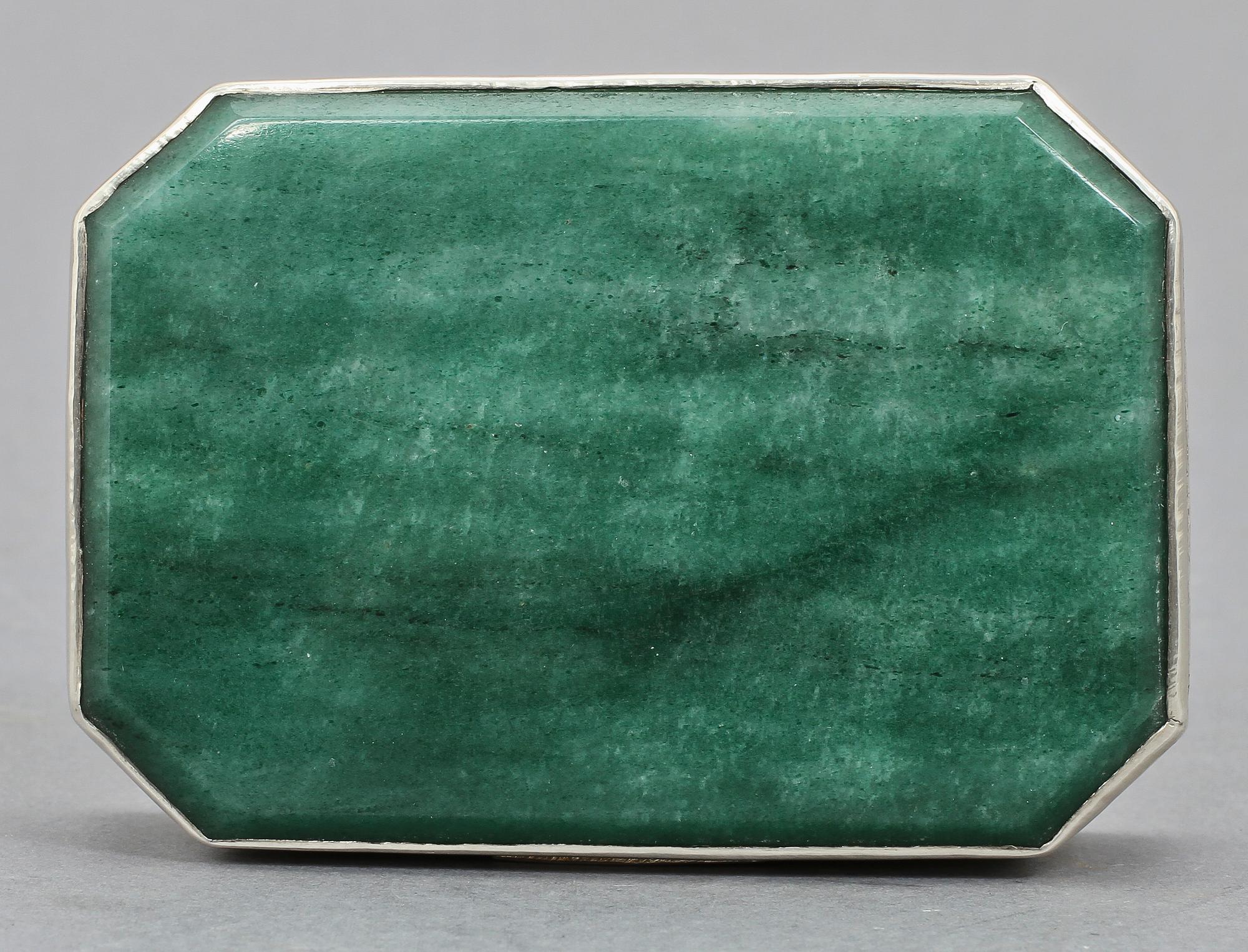 DOSA, låhaltigt silver, 1900-tal. Tot vikt 190 g.