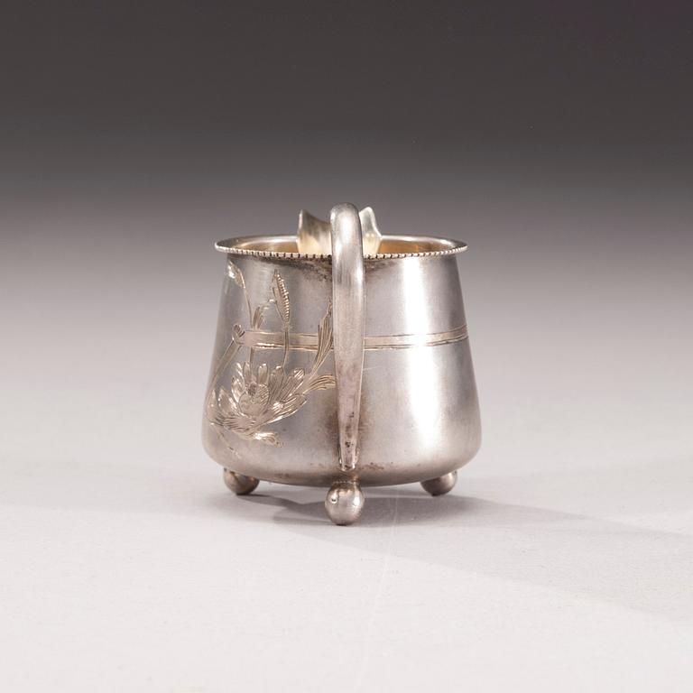 MJÖLKKANNA, silver, Ryssland ca 1900. Vikt 99 g.