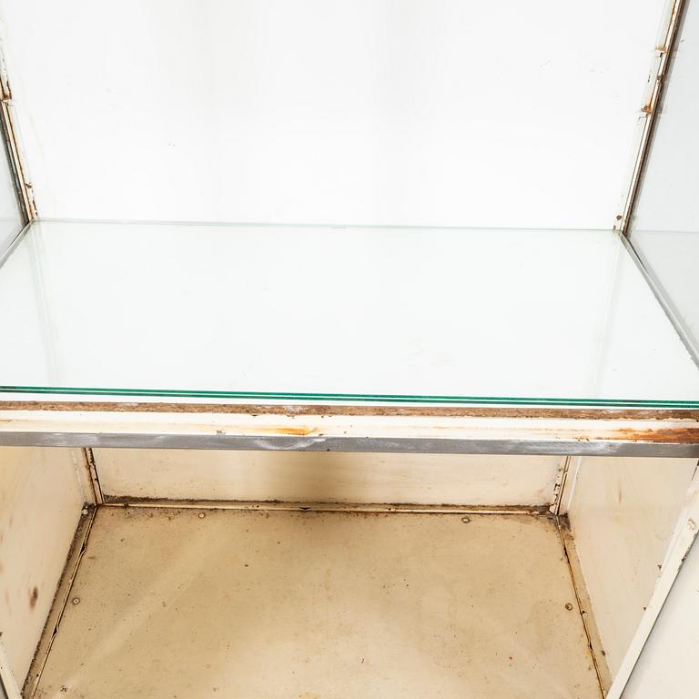 Läkarskåp mellaneuropa 1900-talets mitt.