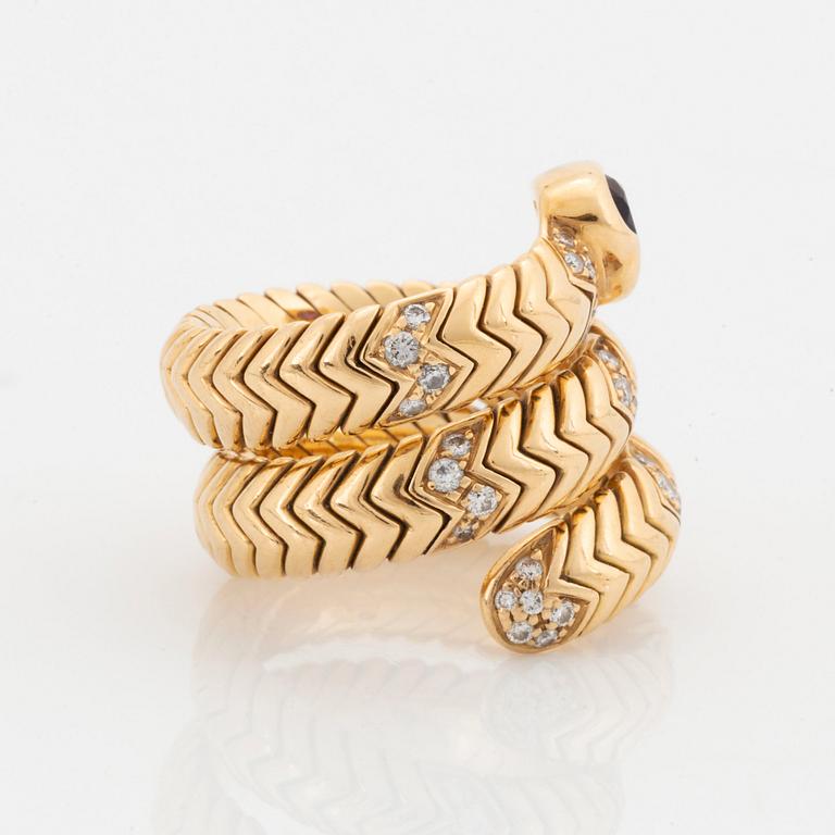 Bulgari ring "Spiga" 18K guld med en hjärtformad ametist och runda briljantslipade diamanter.