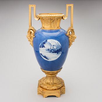 URN, gilt bronze and Chinese porcelain, ca 1850-70.