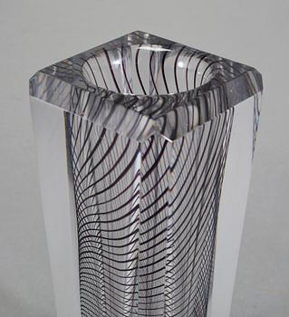 VAS, glas, Vicke Lindstrand, Kosta, signerad, 1900-tal.