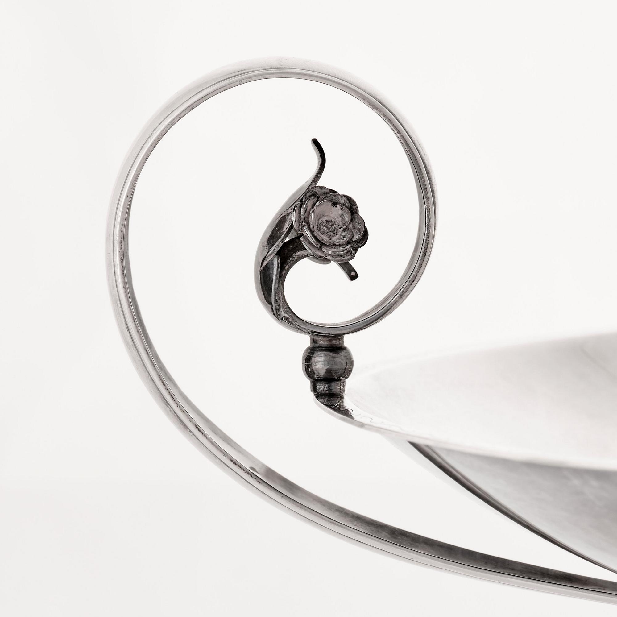 Atelier Borgila, skål, Stockholm 1930, sterling silver, komponerad av Erik Fleming.