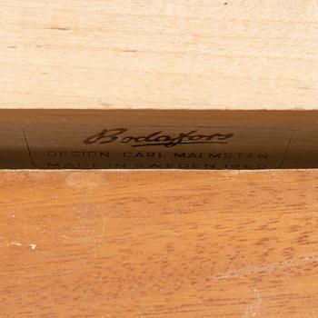 Carl Malmsten, a 'Herrgården' dining table and a set of four 'Vardags' chairs, second half of the 20th Century.