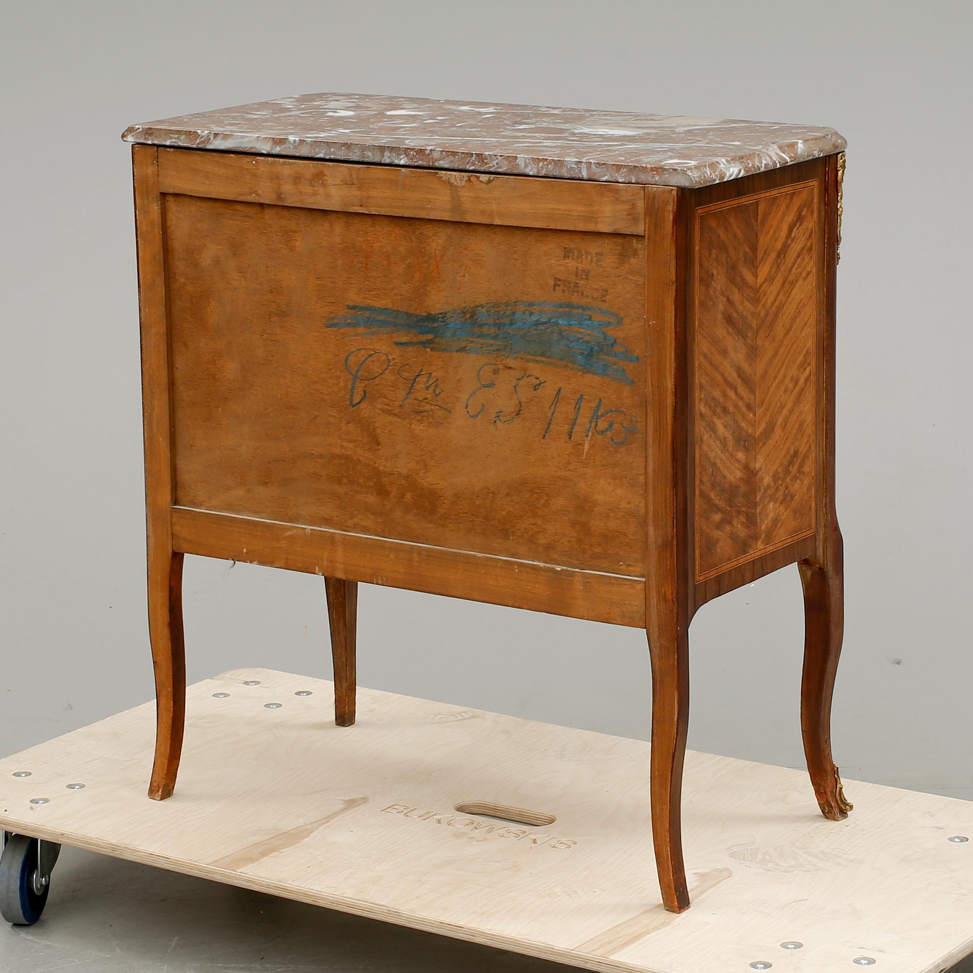 BYRÅ, gustaviansk stil, 1900-talets första hälft.