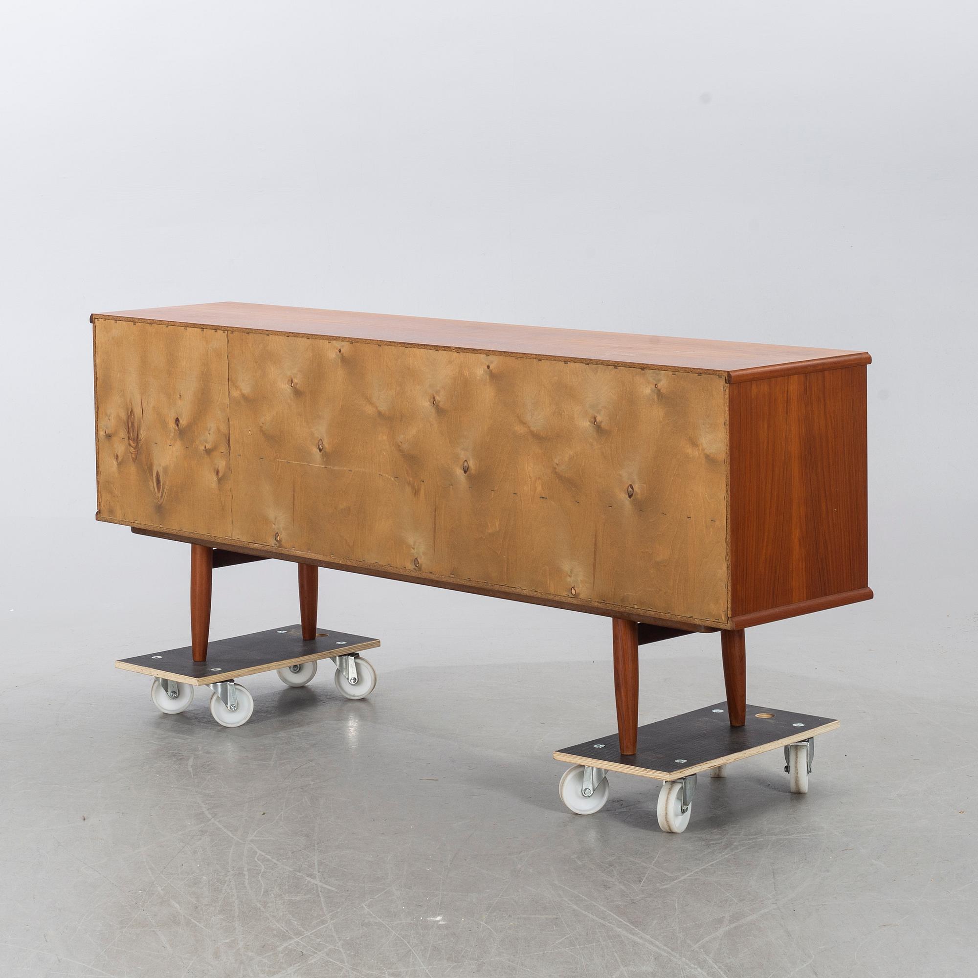 SIDEBOARD, Nordås Bruk A/S, Nesttun, Norge, 1900-talets mitt.