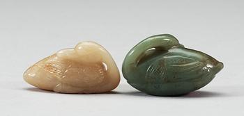 A set of two nephrite figures of ducks, Qing dynasty.