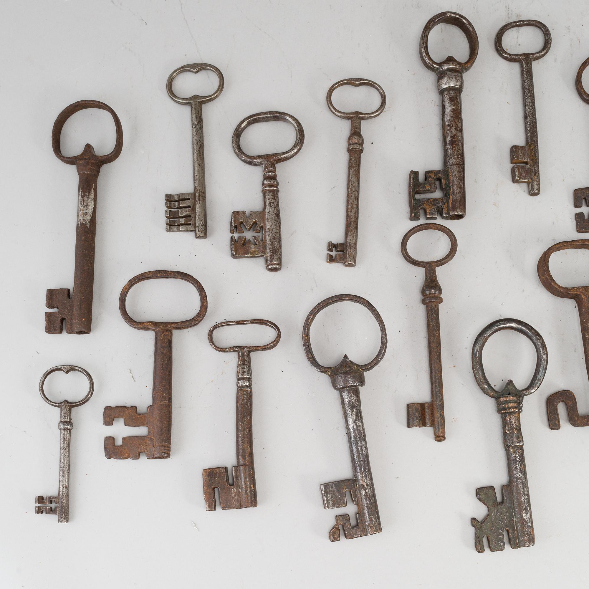 20 iron keys, 18th/19th century.