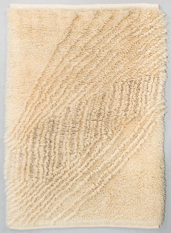 Airi Snellman-Hänninen, a rug signed Airi Snellman-Hänninen.