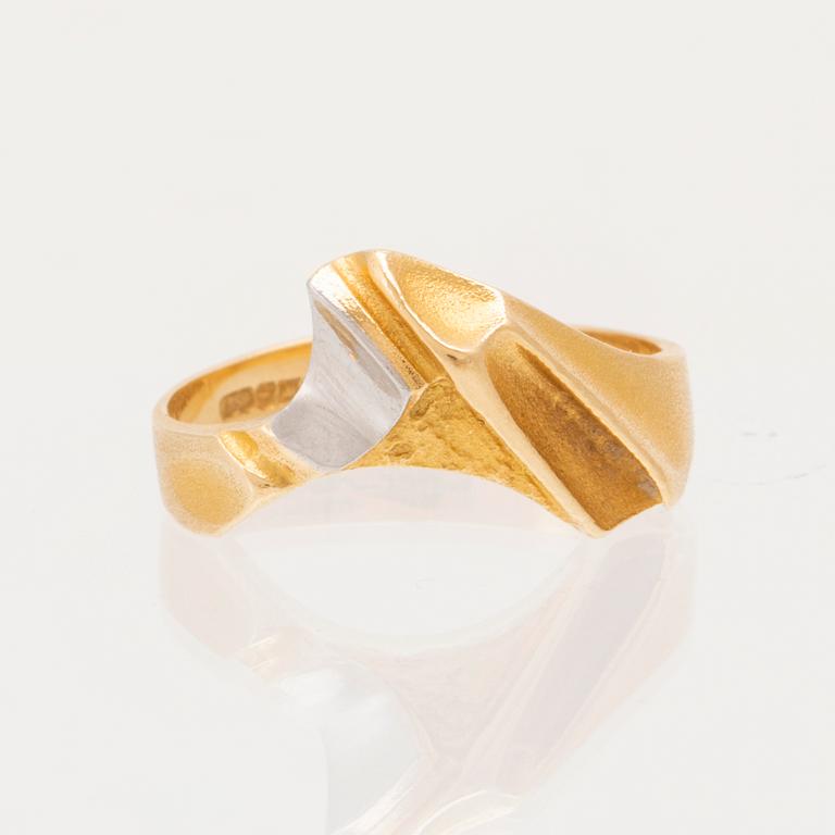 An 18K gold and platinum ring "Episode" by Björn Weckström for Lapponia 1988.
