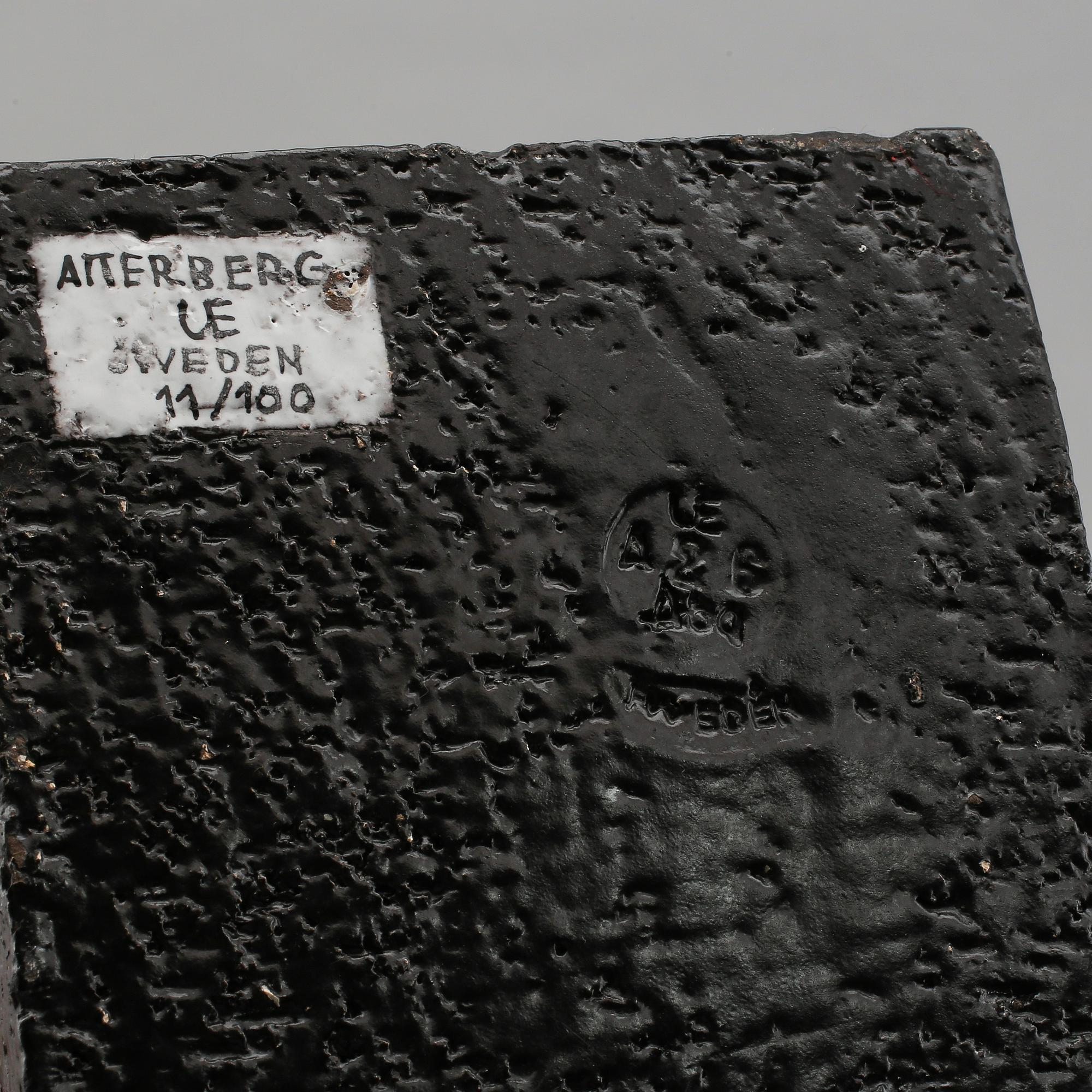 GOLVVAS, lergods, Ingrid Atterberg, Upsala-Ekeby, signerad och numrerad 11/100.