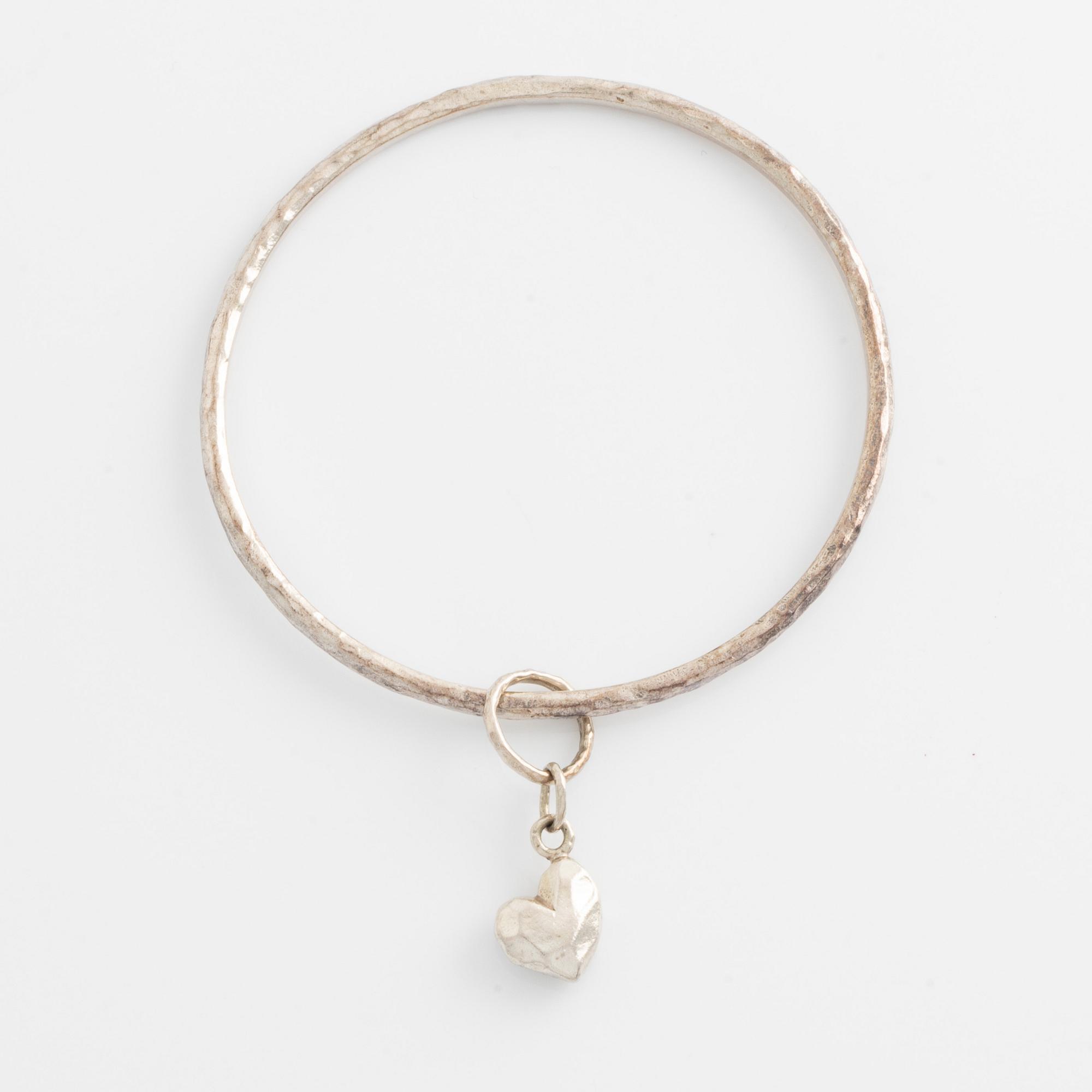 Sandberg, bangle, silver, with heart charm.