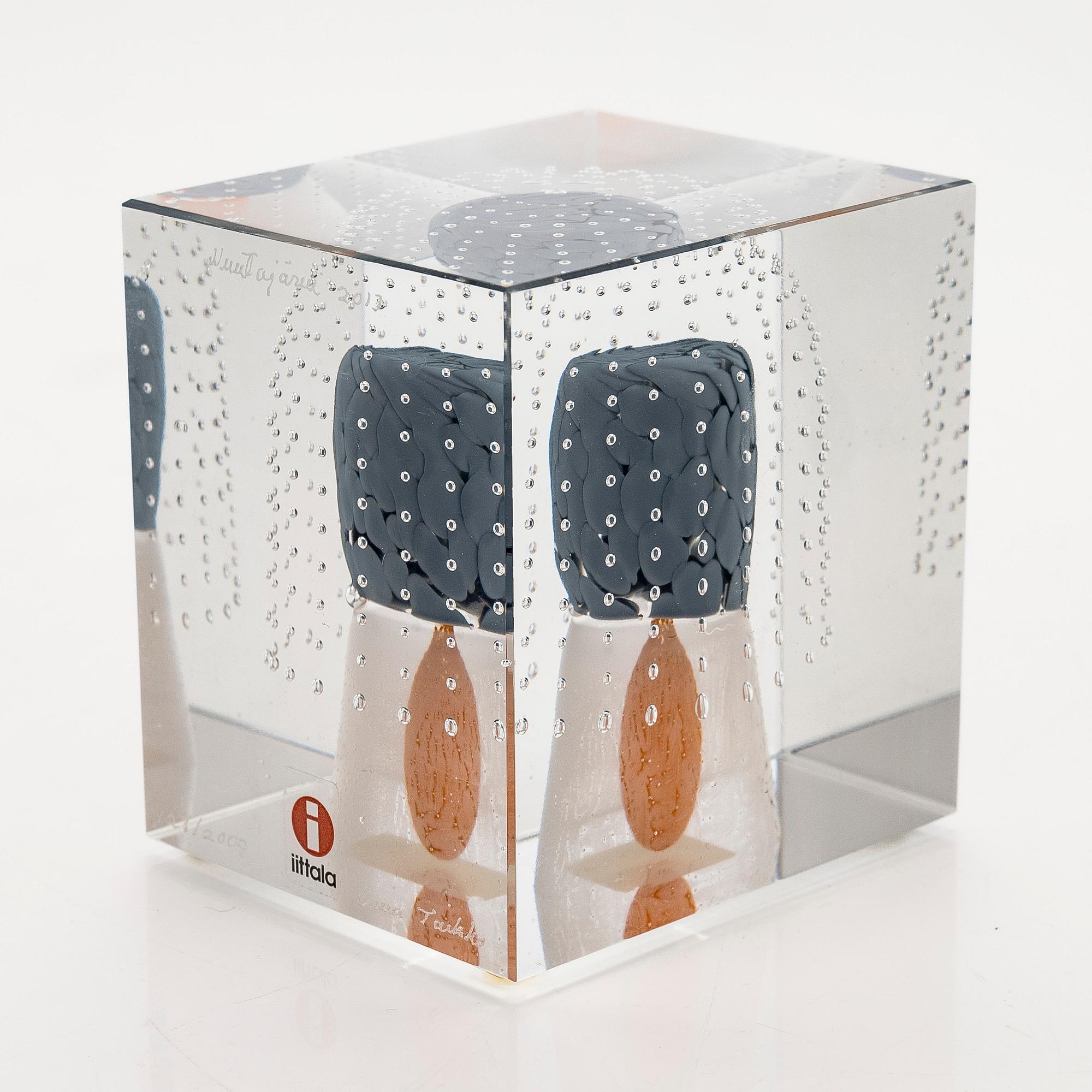 Oiva Toikka, vuosikuutio, signeerattu Oiva Toikka, 123/2000. Nuutajärvi 2013.