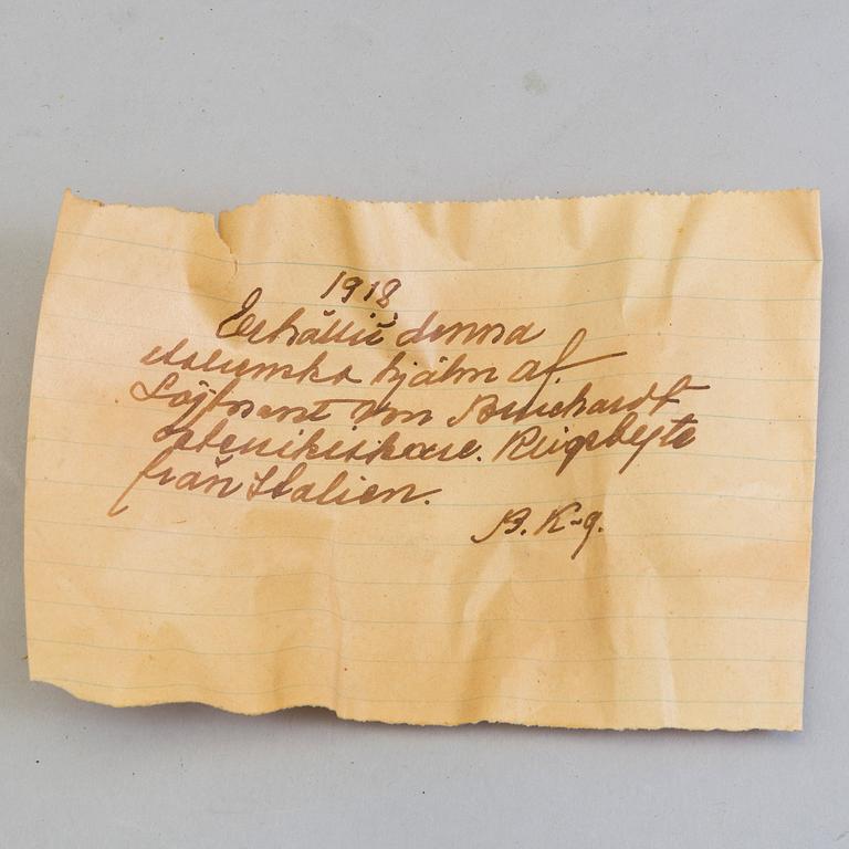 A Italian helmet from the first wold war (1914-1818).